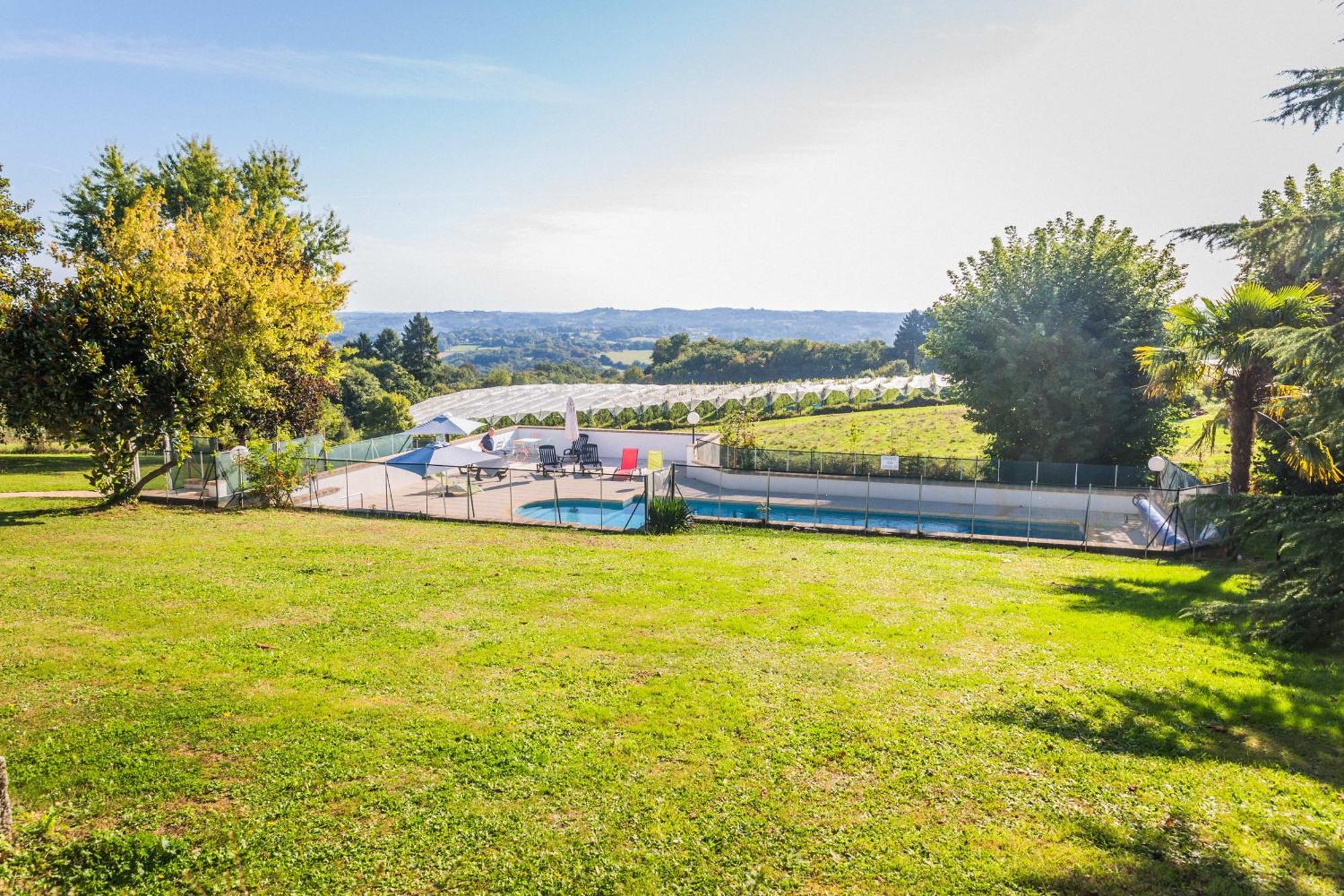 Hotel Relais Du Bas Limousin Sadroc Esterno foto